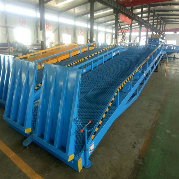 移動(dòng)式登車(chē)橋 移動(dòng)式登車(chē)橋